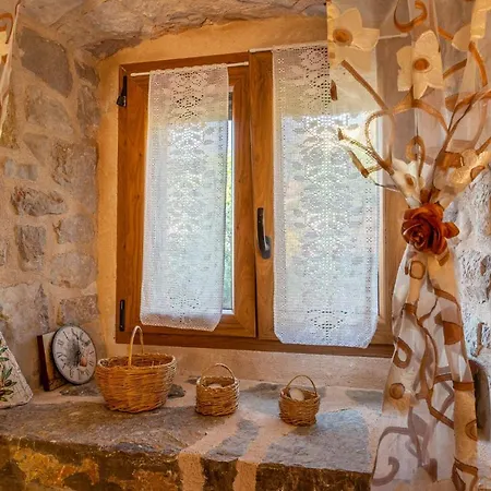 Katarina Villa Rasopasno